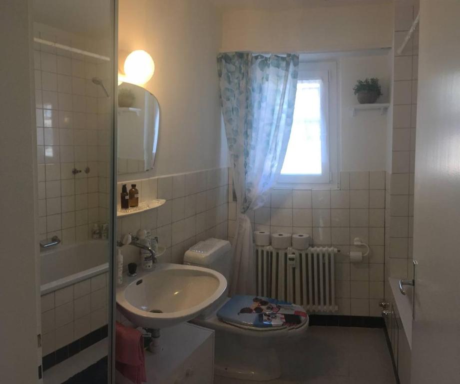 Unique little house on a roof top with a huge terrace close to exhibition square - Resim 3