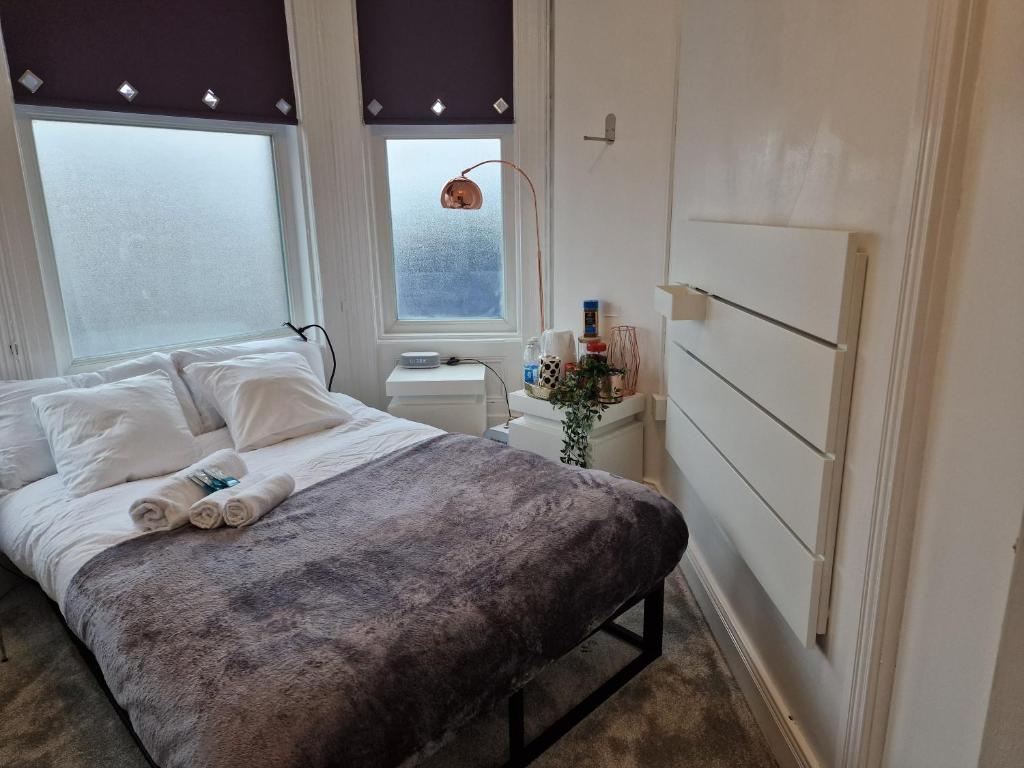 Ένα ή περισσότερα κρεβάτια σε δωμάτιο στο Aunty Katie's Budget Rooms, 2 miles from City Centre, Free Continental Breakfast