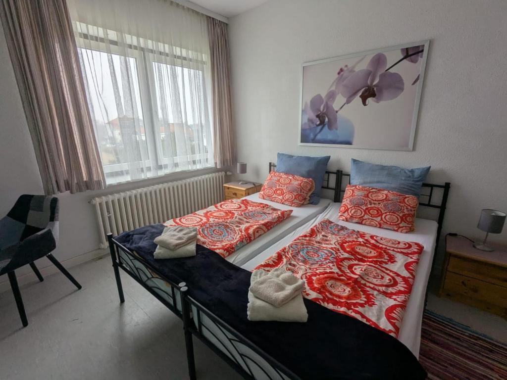 Postel nebo postele na pokoji v ubytování Berlin-Wilmersdorfer Nordseeheim - mit Etagenküchen zur Selbstversorgung