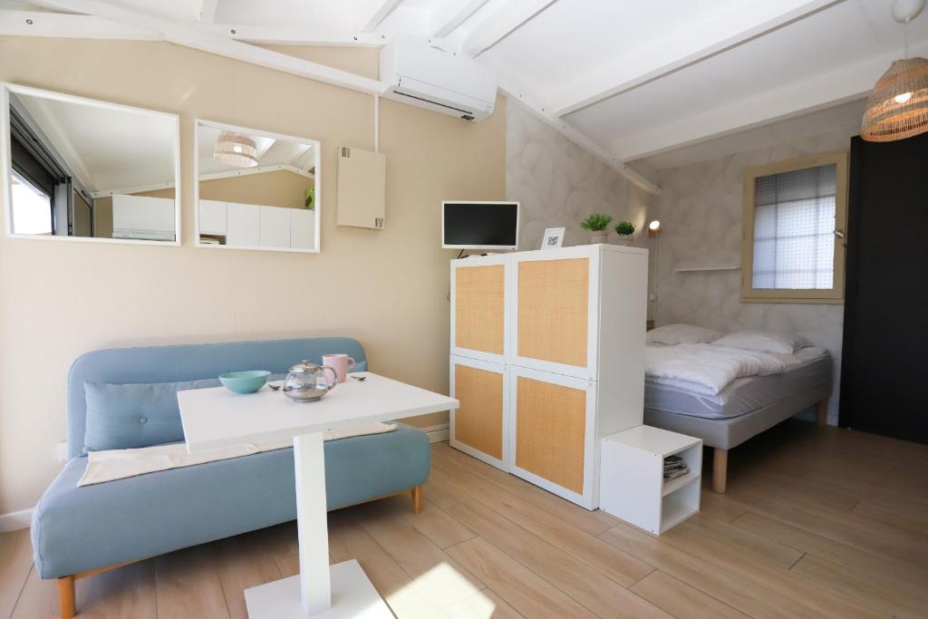 Katil atau katil-katil dalam bilik di Spacieux Studio 3pers vue marina a St Cyprien