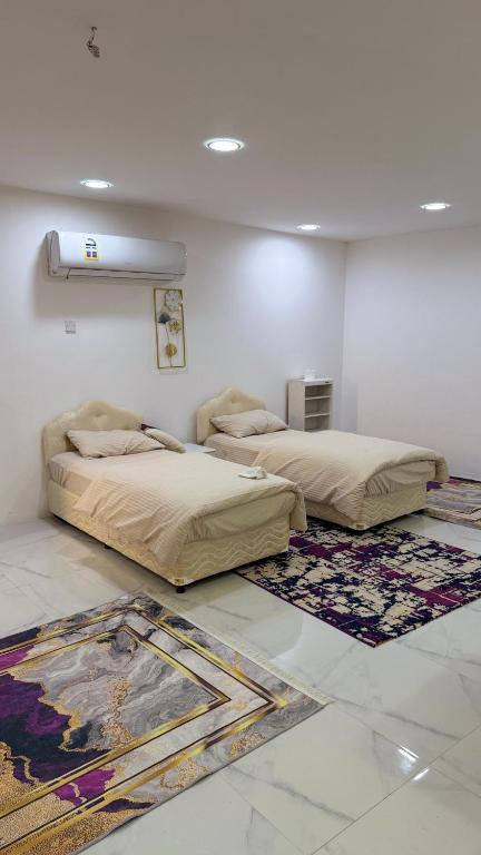 Postel nebo postele na pokoji v ubytování AL- aqyr Rest Garden أستراحة حارة العقر