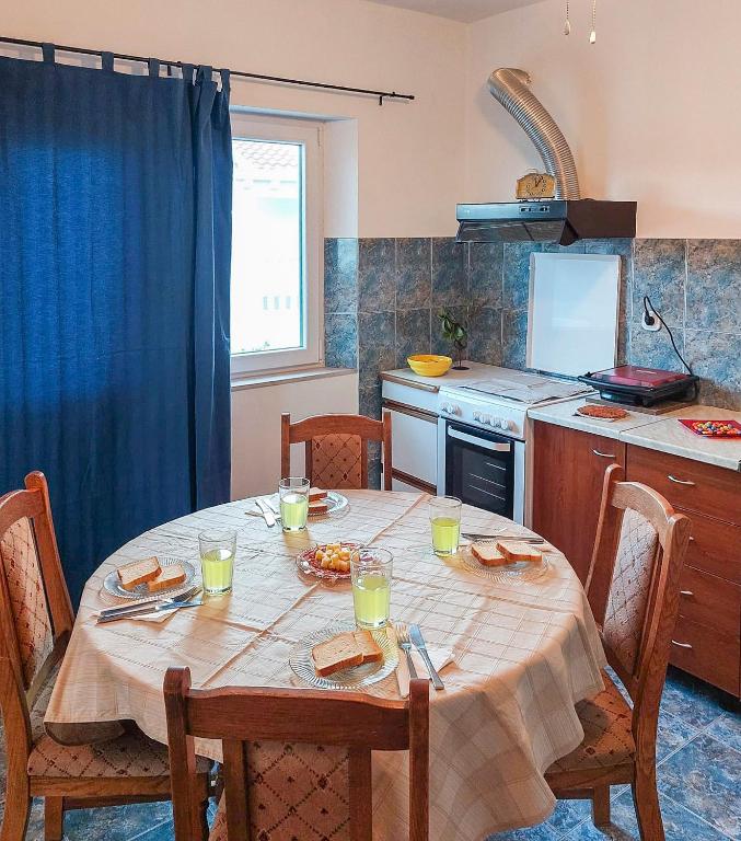 Kuchyň nebo kuchyňský kout v ubytování Apartmani Branko