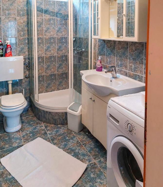 Koupelna v ubytování Apartmani Branko