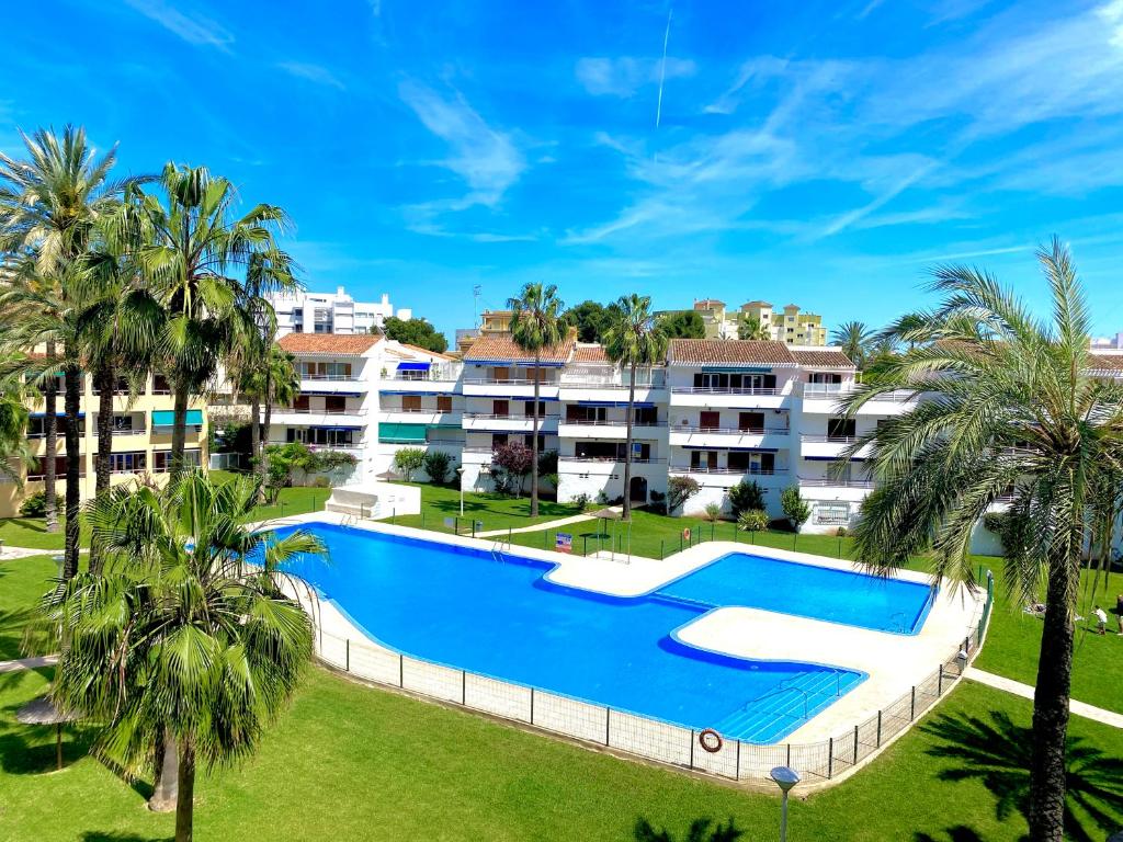an image of a swimming pool at a resort at Apartamento reformado con piscina en Javea in Jávea