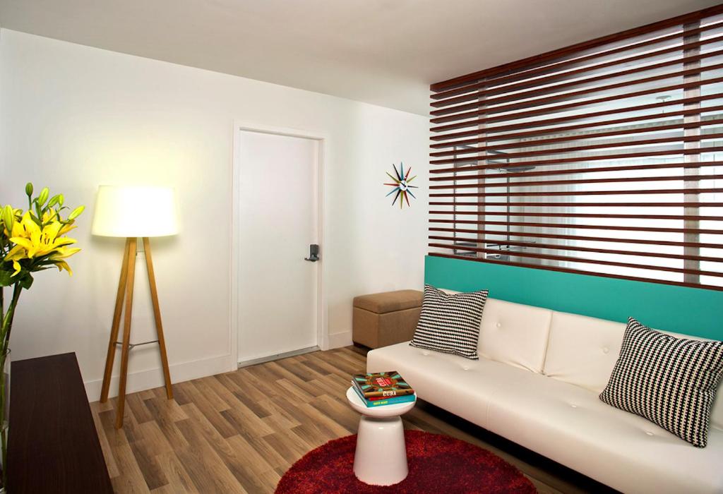 Posezení v ubytování 1818 Meridian House Apartments and Suites by Eskape Collection