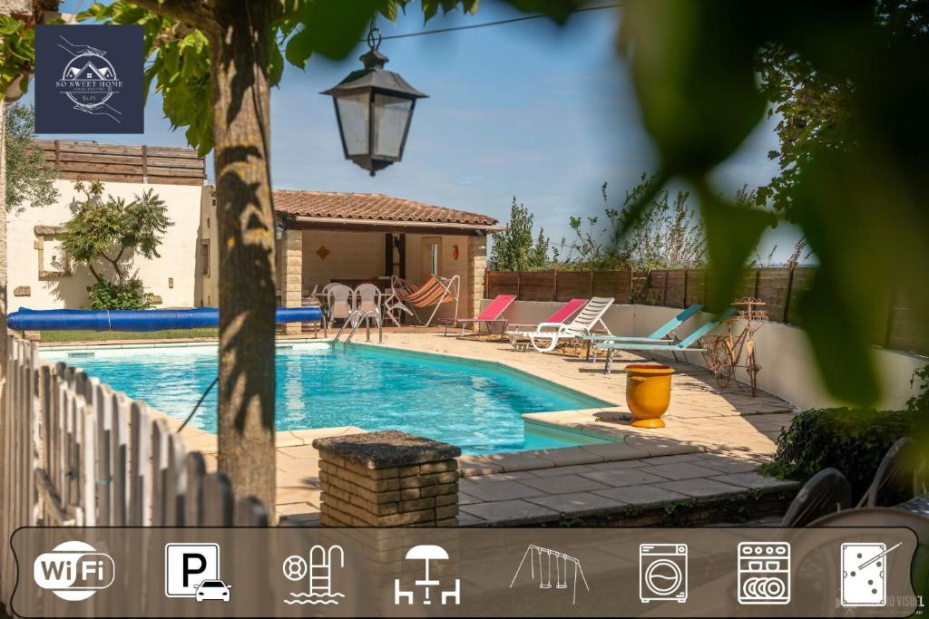 une piscine dans l'arrière-cour d'une maison dans l'établissement Le Moulin, à Meynes