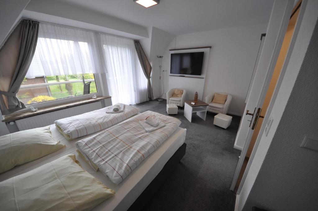 Postel nebo postele na pokoji v ubytování Haus am Binnensee