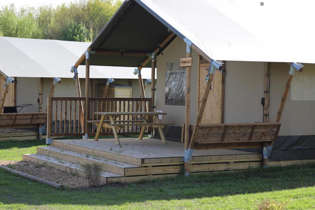 Zahrada ubytování Safaritent Wood met tuinzicht