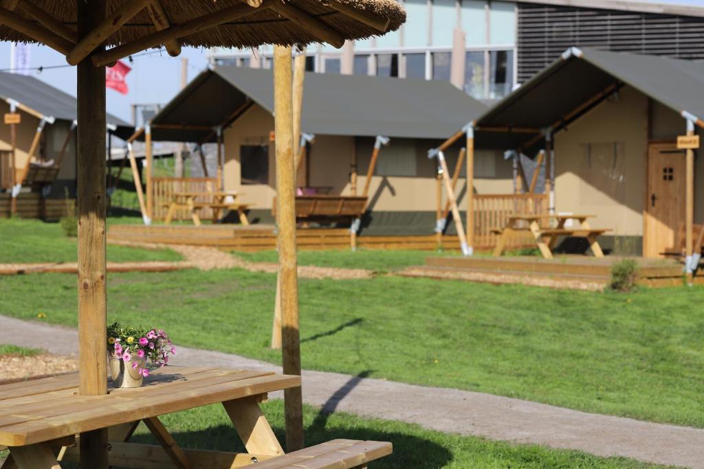 Zahrada ubytování Safaritent Wood met tuinzicht