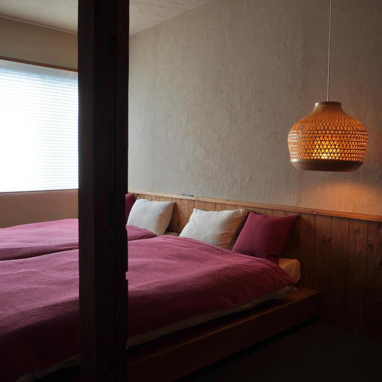 Postel nebo postele na pokoji v ubytování suo 椿の島の宿