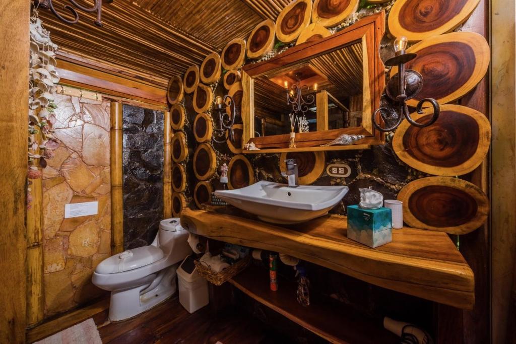 Koupelna v ubytování Ocho Artisan Bungalows