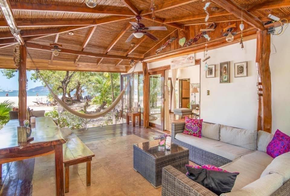 Posezení v ubytování Ocho Artisan Bungalows