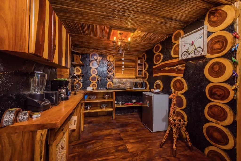 Kuchyň nebo kuchyňský kout v ubytování Ocho Artisan Bungalows