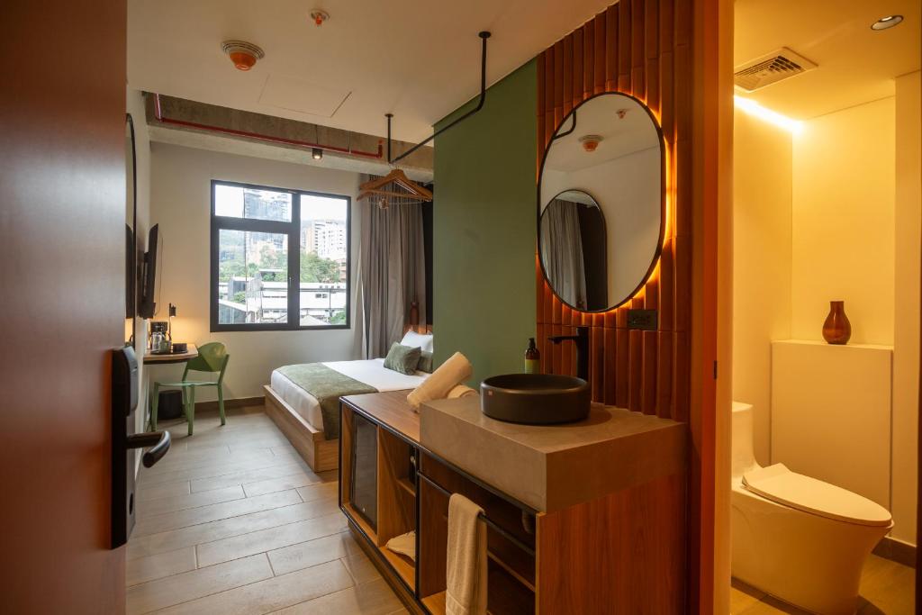 Postel nebo postele na pokoji v ubytování Hunters Hotel