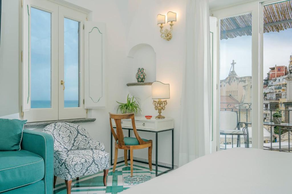 A seating area at Hotel Palazzo Murat