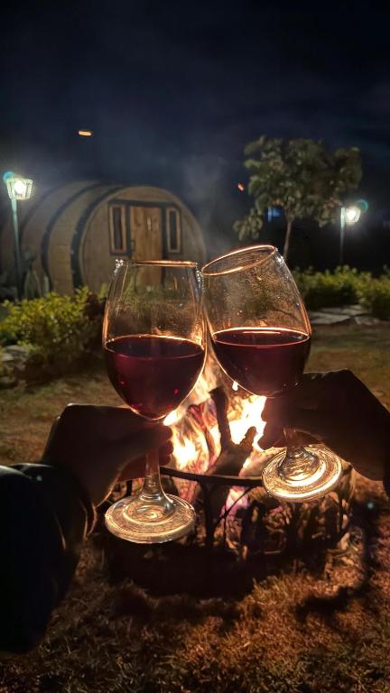 two glasses of wine sitting next to a fire at Aldea Fuquenense in Fúquene