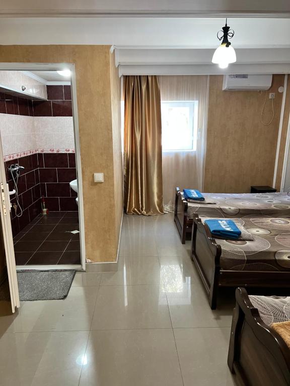 Postel nebo postele na pokoji v ubytování Zhanas home