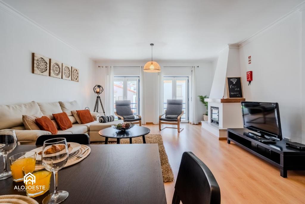 a living room with a couch and a tv at Estrela do Mar - Apartment center of Santa Cruz in Santa Cruz