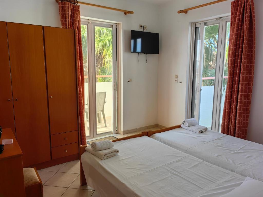 En eller flere senge i et værelse på Irene Sunny Corner Apartment