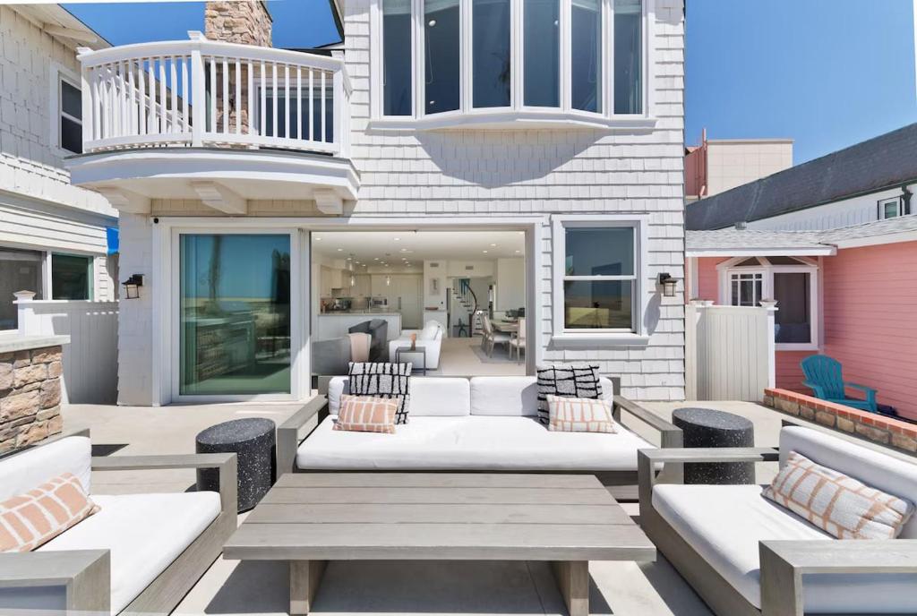Χώρος καθιστικού στο Oceanfront Escape with Breathtaking Views
