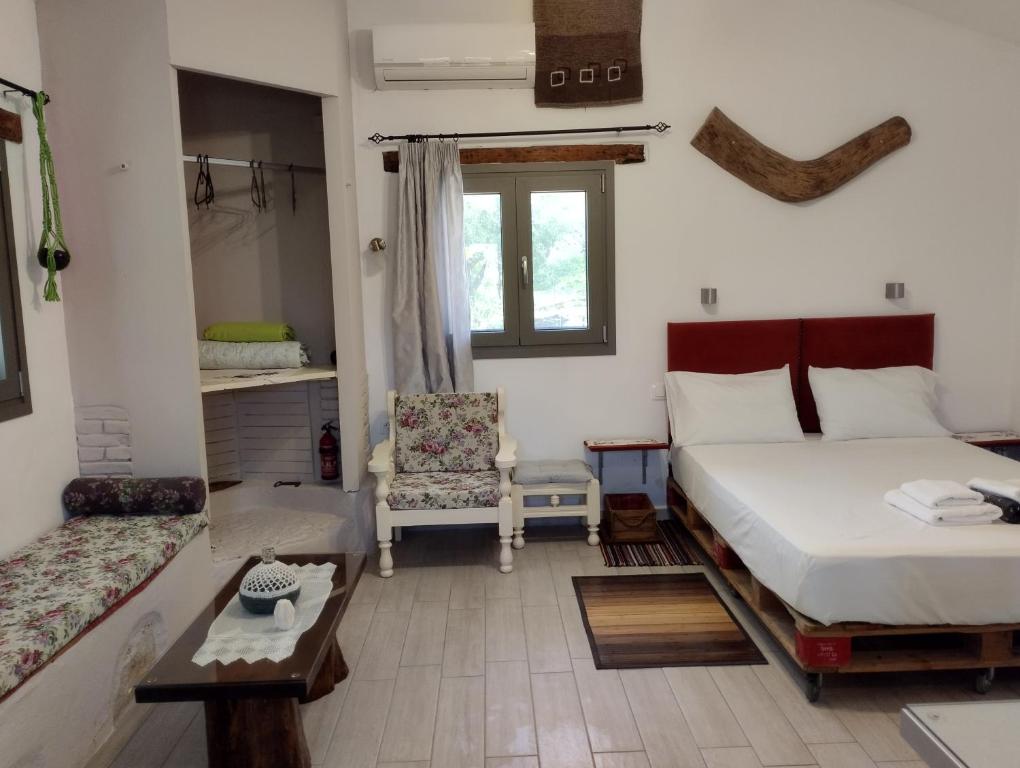 Postel nebo postele na pokoji v ubytování Olea Cottage