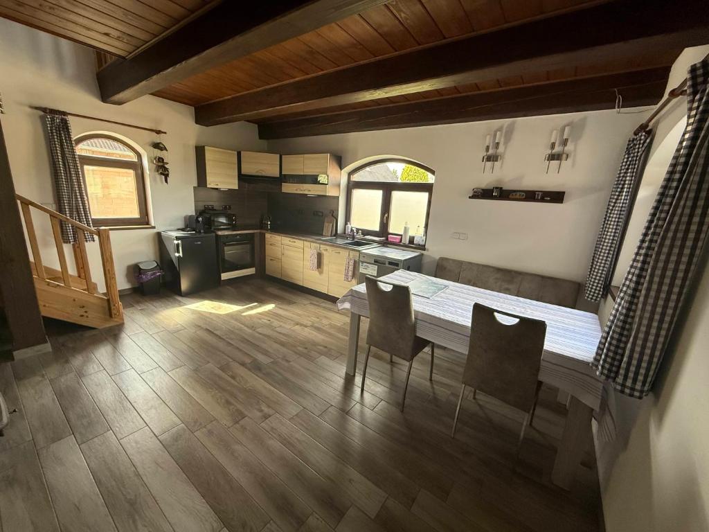 Kuchyň nebo kuchyňský kout v ubytování Penzion - Apartman Přestavlky