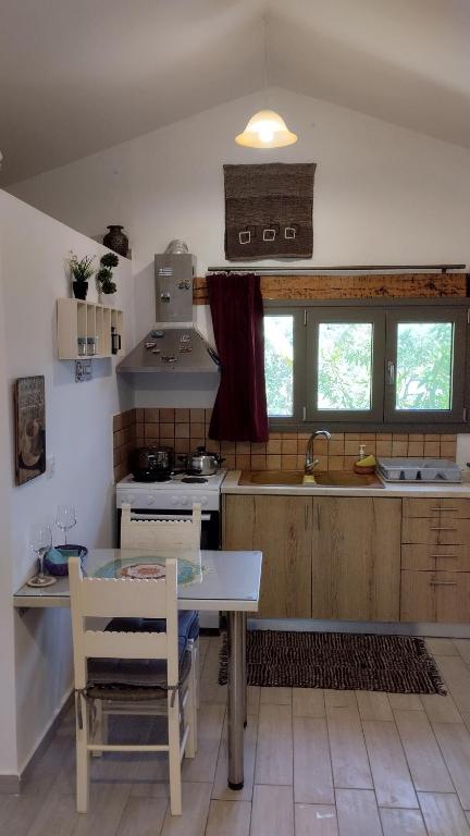 Kuchyň nebo kuchyňský kout v ubytování Olea Cottage