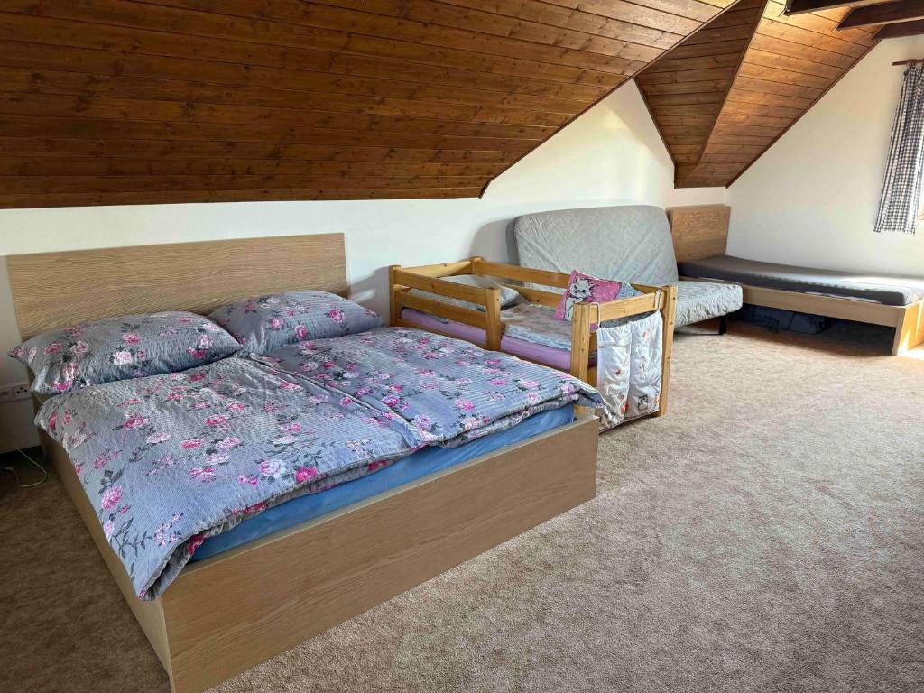 Postel nebo postele na pokoji v ubytování Penzion - Apartman Přestavlky
