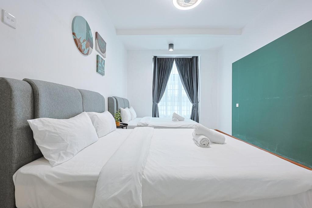 Postel nebo postele na pokoji v ubytování Elegant Studio Escape at Emerald Avenue Cameron Unit 4-03