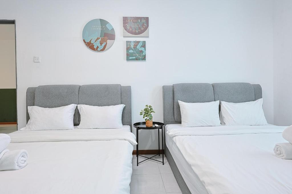 Postel nebo postele na pokoji v ubytování Elegant Studio Escape at Emerald Avenue Cameron Unit 4-03