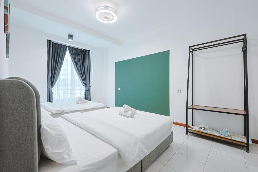 Postel nebo postele na pokoji v ubytování Elegant Studio Escape at Emerald Avenue Cameron Unit 4-03