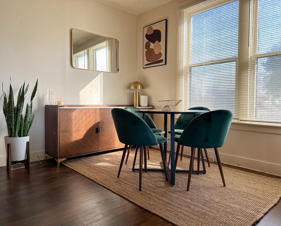 Fotografie z fotogalerie ubytování Mid-Century Modern retreat v destinaci Visalia