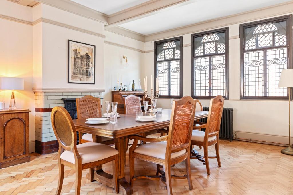 a dining room with a wooden table and chairs at Fothergill House - Entire Luxury Townhouse - City Centre in Nottingham
