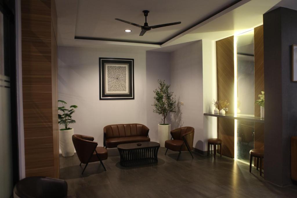 Posezení v ubytování Rahayu Hotel Cirebon