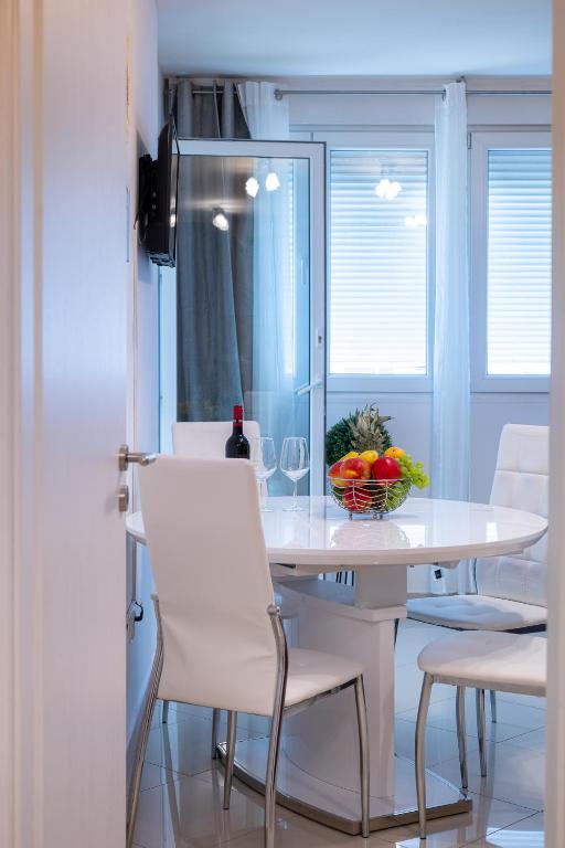Laplace Apartment