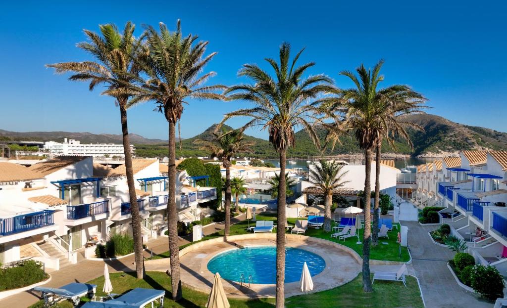 Bazén v ubytování Parque Nereida Suites Hotel nebo v jeho okolí