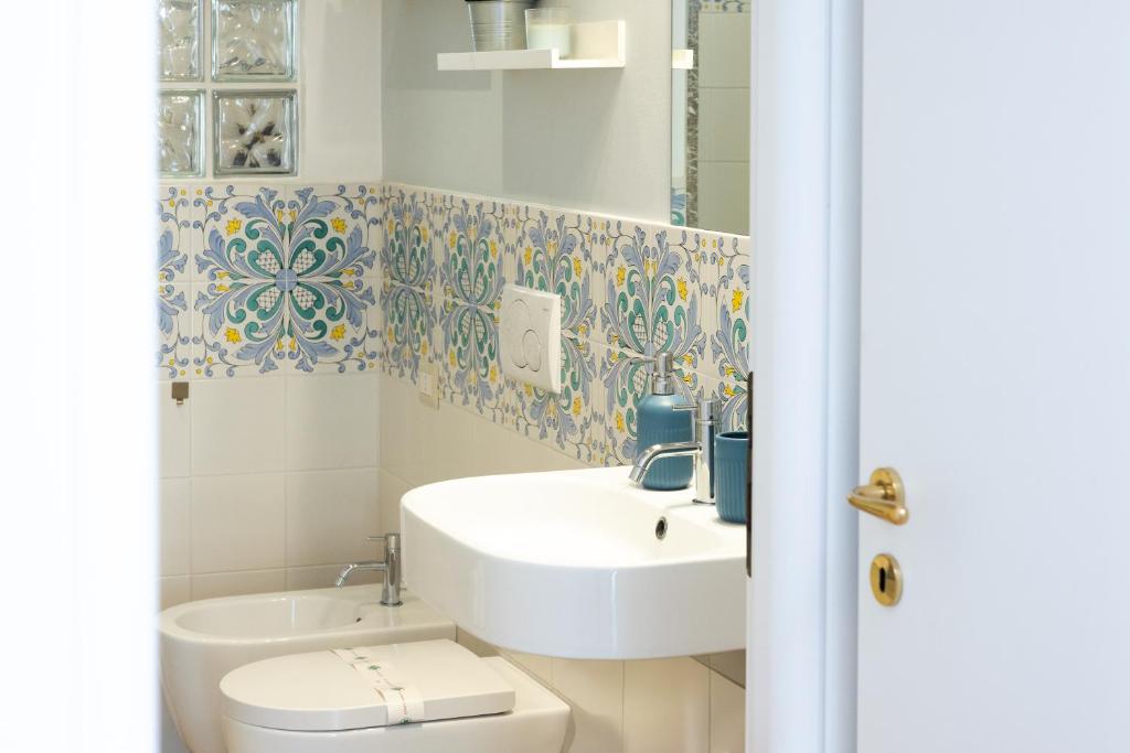 Koupelna v ubytování Villa Da Vinci Luxury Panoramic Apartments - Taormina rooms collection