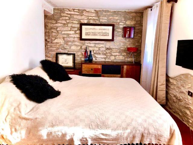 A bed or beds in a room at Villino San Silvestro
