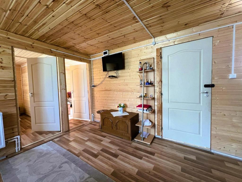 TV a/nebo společenská místnost v ubytování Cabana IBU