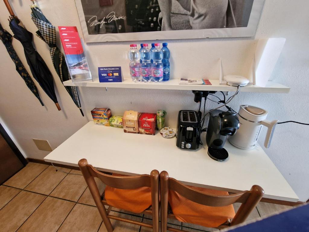 Bernina Station Suite - 30 Steps to the Red Train - 12