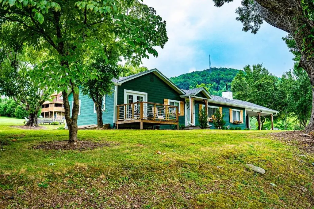 Sunlight House Enjoy Serenity and Amazing Views Sleeps 6