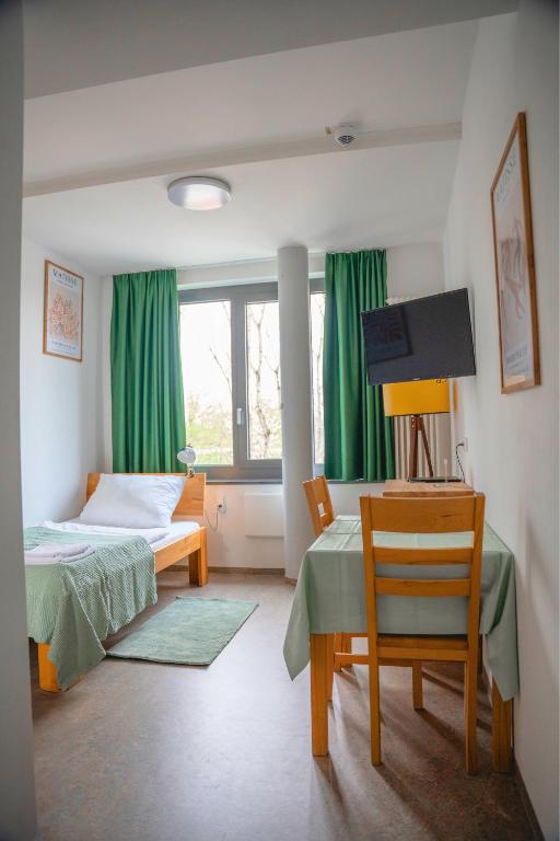 Postel nebo postele na pokoji v ubytování Hotel Garni Fischerfleck in Ismaning near Munich