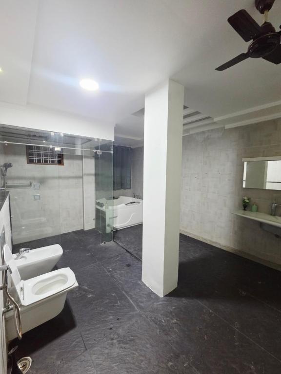 Koupelna v ubytování Hôtel Collena, uthandi