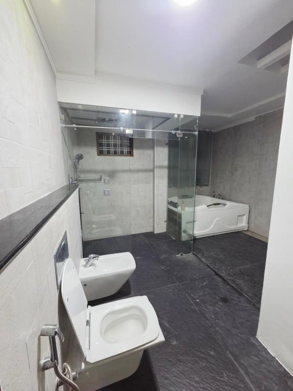 Koupelna v ubytování Hôtel Collena, uthandi