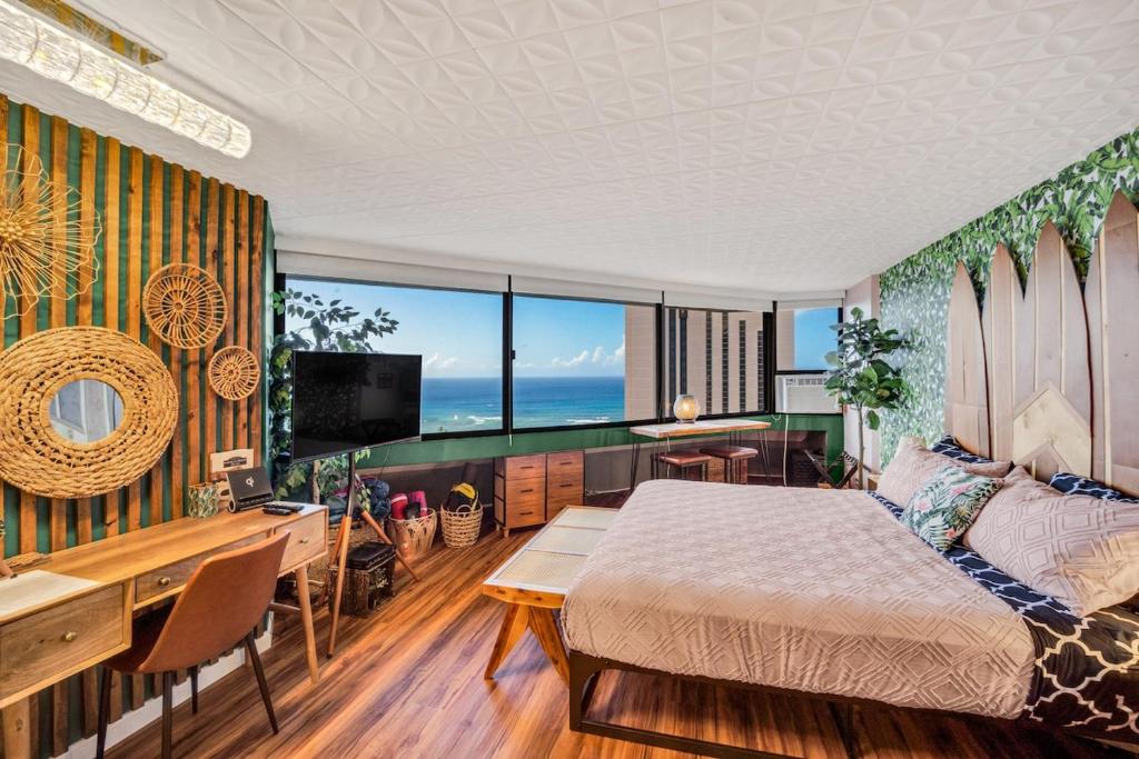 Postel nebo postele na pokoji v ubytování Ocean View Prime Location Surfer Studio With Parking