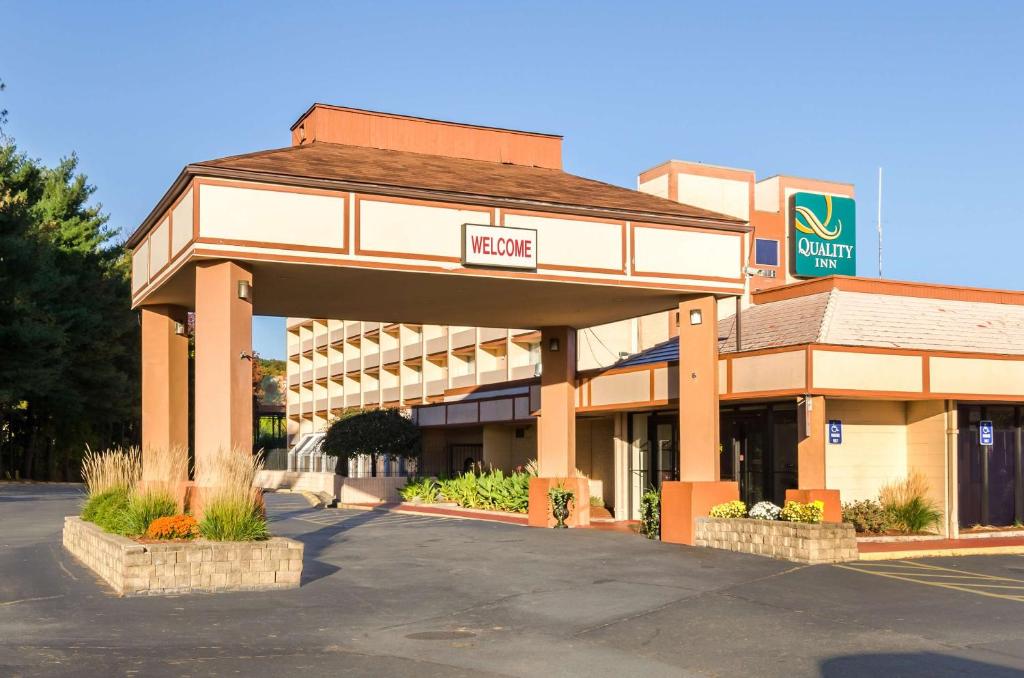 Quality Inn West Springfield photo