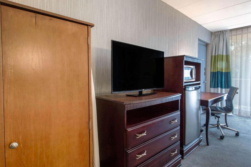 Quality Inn West Springfield photo