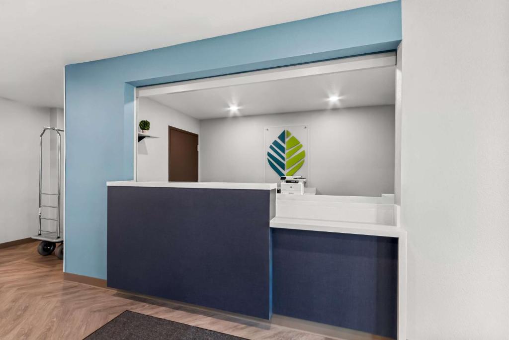 Fotografie z fotogalerie ubytování WoodSpring Suites Gilbert - Mesa Gateway Airport v destinaci Queen Creek