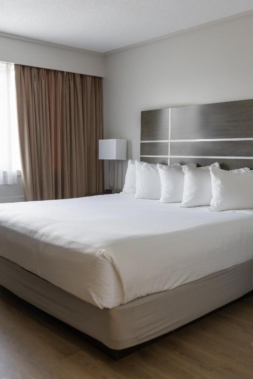 Postel nebo postele na pokoji v ubytování The Thompson Hotel