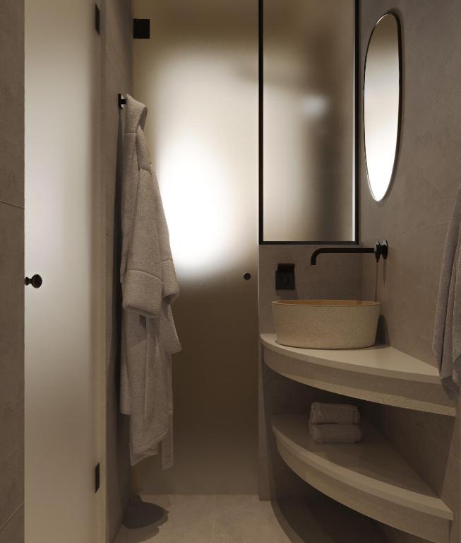 Koupelna v ubytování néreya luxury rooms